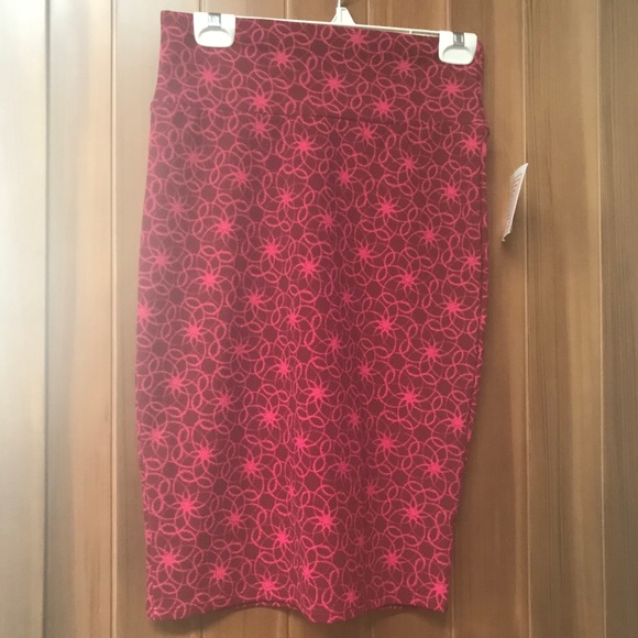 LuLaRoe New Small Burgundy & Pink Swirl Cassie Skirt NWT - Picture 3 of 8
